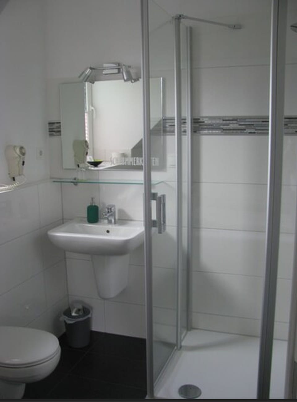 Double Room, Non Smoking, Garden View | Bathroom | Shower, hair dryer, towels