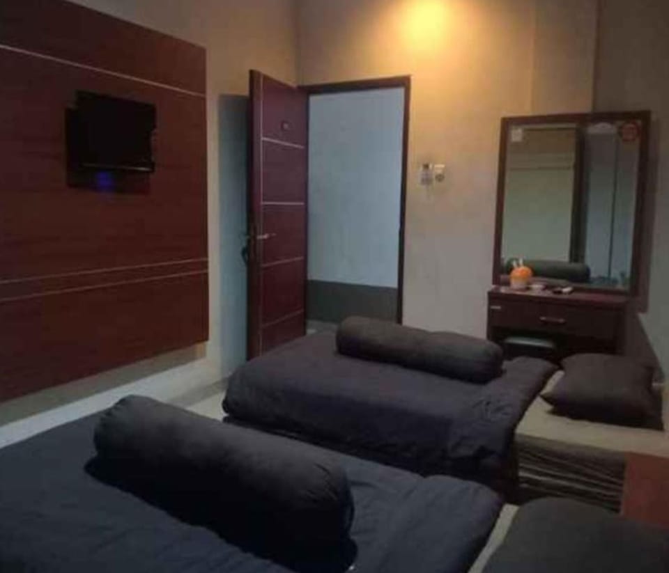 Desk, WiFi (free), bed sheets