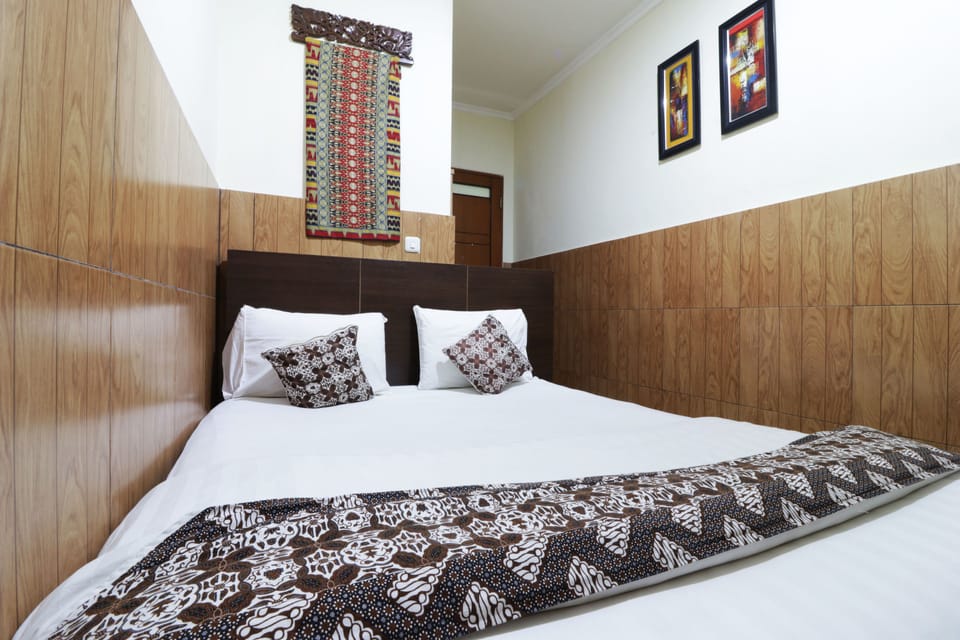 Deluxe Room | Desk, free WiFi