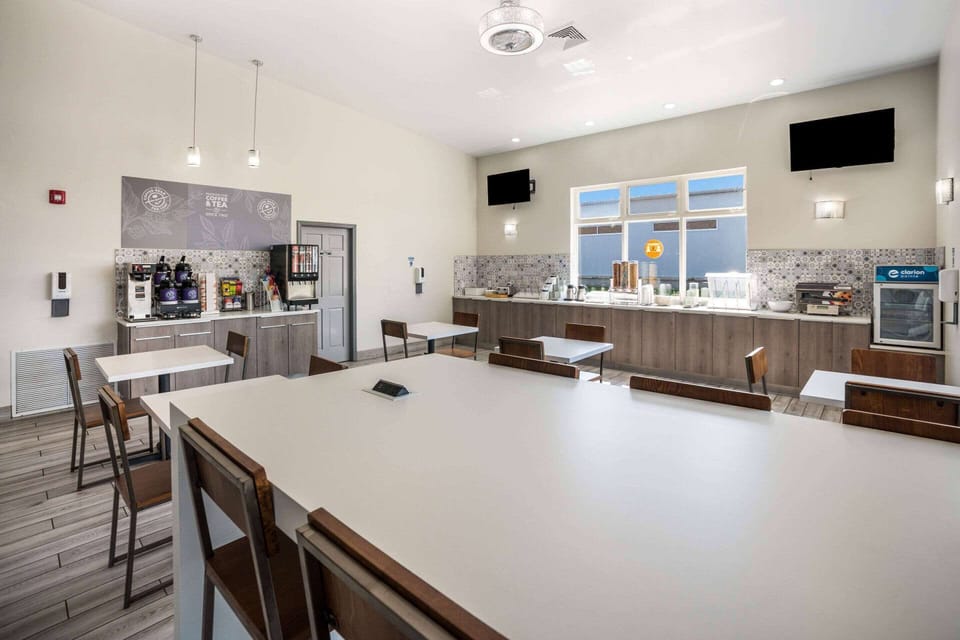 Free daily continental breakfast