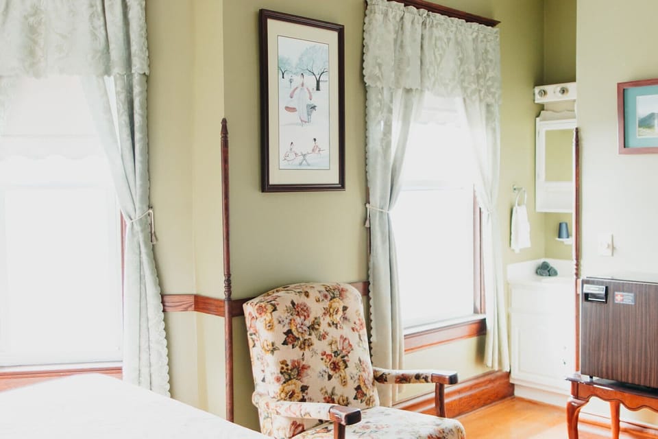 Room (Appalachian Room) | Premium bedding, individually decorated, individually furnished, desk