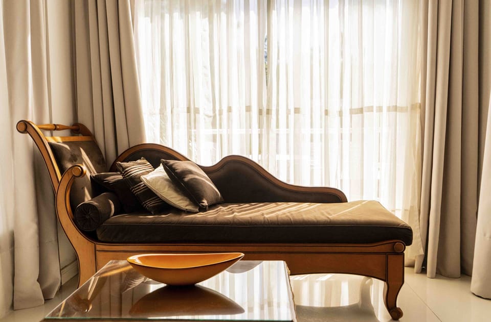 Deluxe Double Room | Hypo-allergenic bedding, pillowtop beds, in-room safe