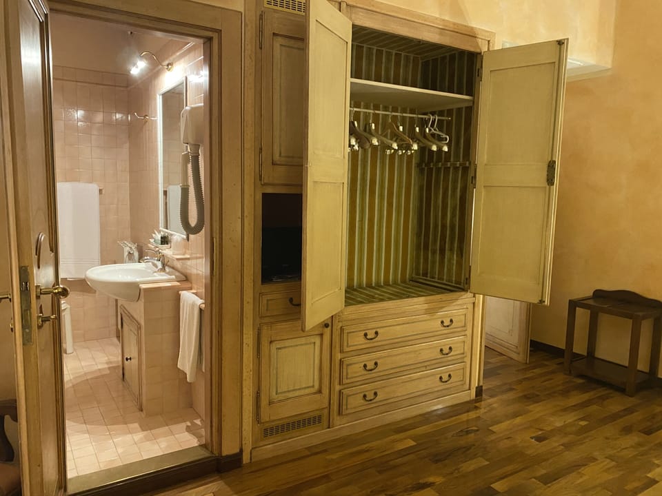 Minibar, in-room safe, individually decorated, desk