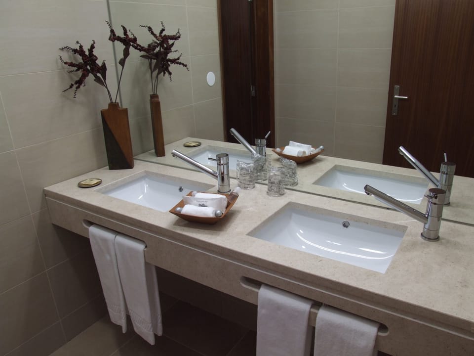 Bathroom sink
