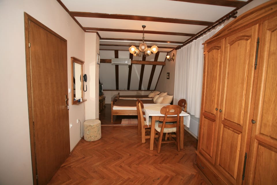 Apartment up to 2 people | In-room dining