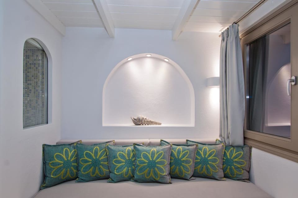 Duplex Suite with Caldera View | Living room | 32-inch LED TV with satellite channels, TV