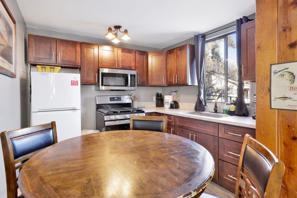 Cabin, Multiple Beds, Hot Tub, Mountain View (107) | Private kitchen
