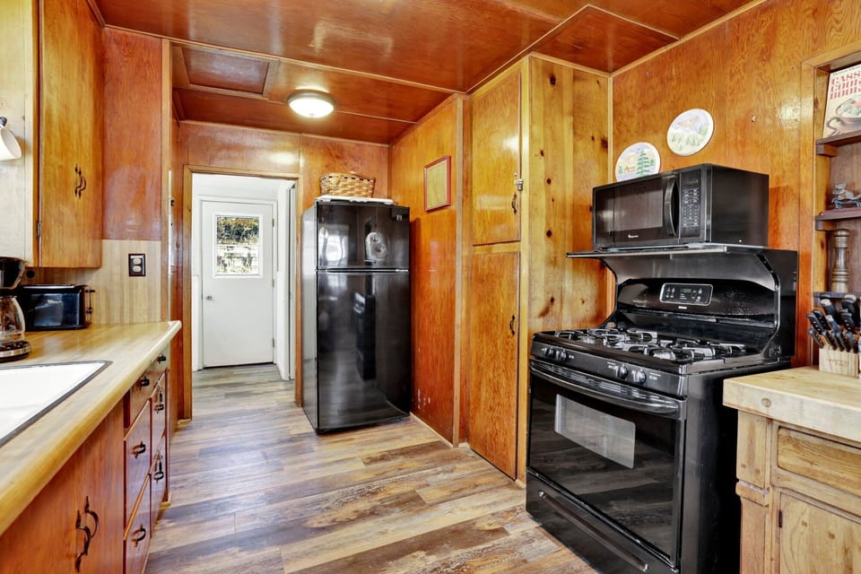 House, Multiple Beds, Hot Tub, Beach View (149) | Private kitchen