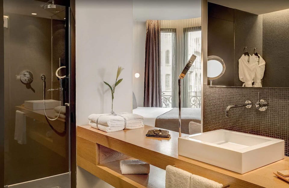 Junior Suite | Bathroom | Designer toiletries, hair dryer, bathrobes, slippers