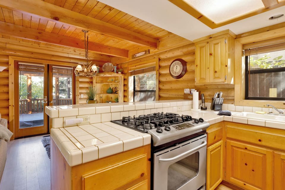 House, Hot Tub, Mountain View (177) | Private kitchen