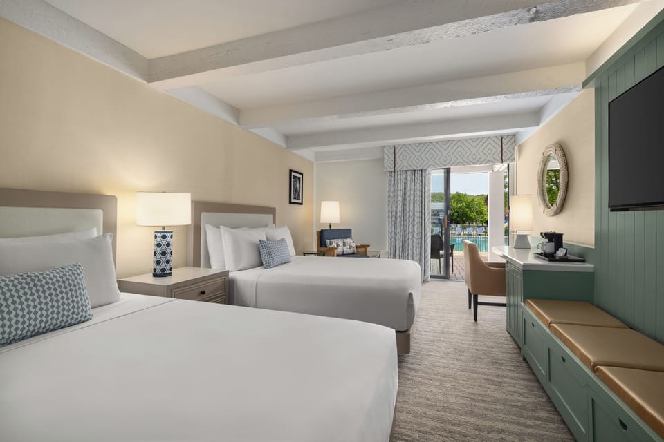 Premium bedding, in-room safe, desk, iron/ironing board
