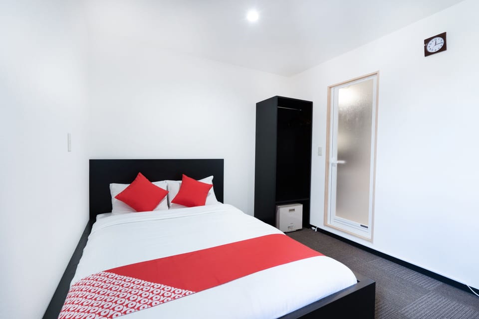 Double Room, Non Smoking | Desk, free WiFi, bed sheets