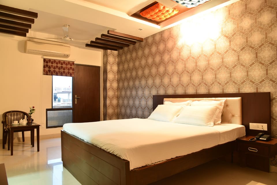Blackout drapes, iron/ironing board, free WiFi, bed sheets