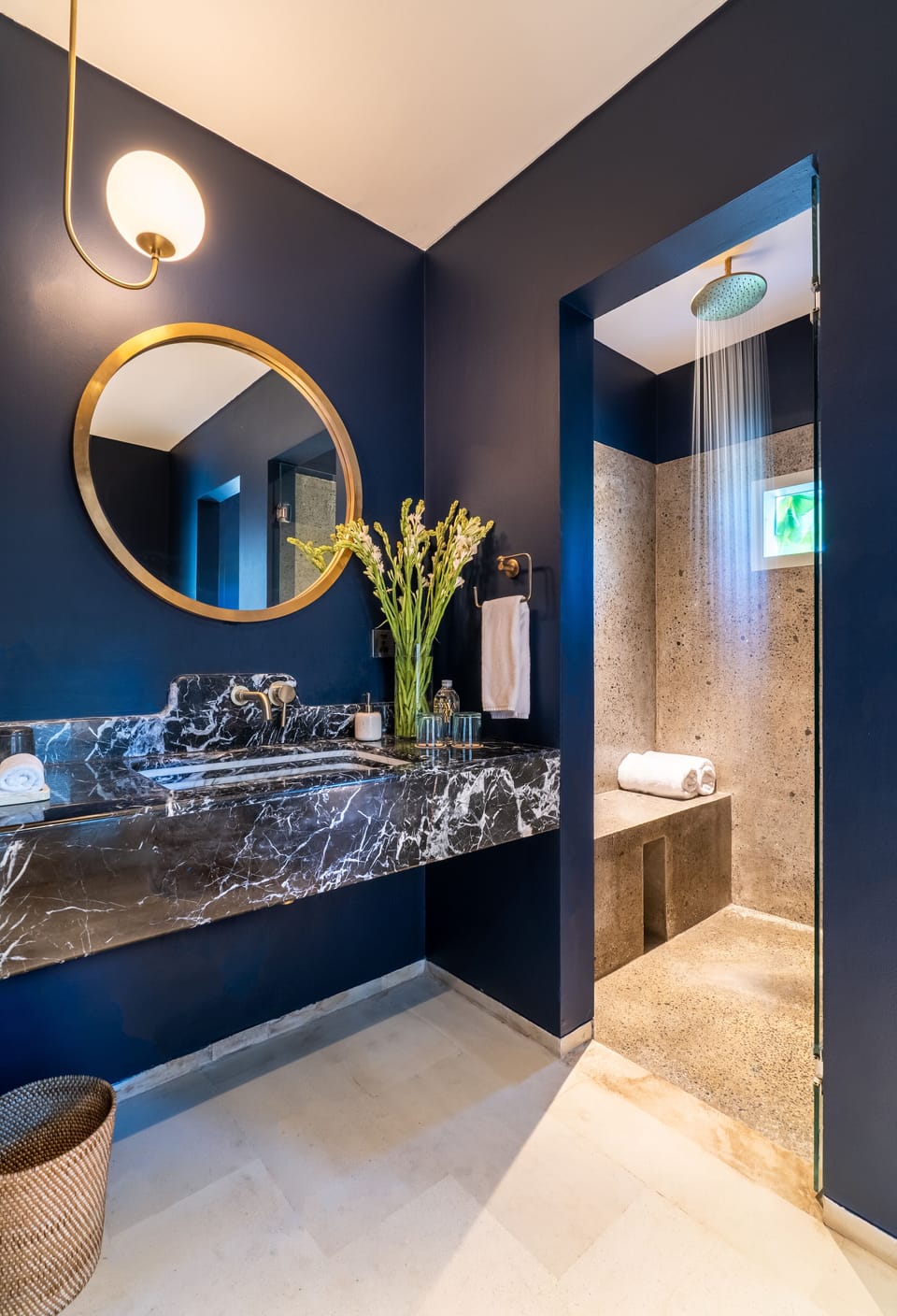 Yoyos | Bathroom | Shower, hair dryer, towels, soap