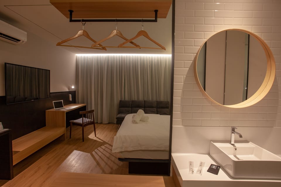 Executive King | Desk, iron/ironing board, free WiFi, bed sheets