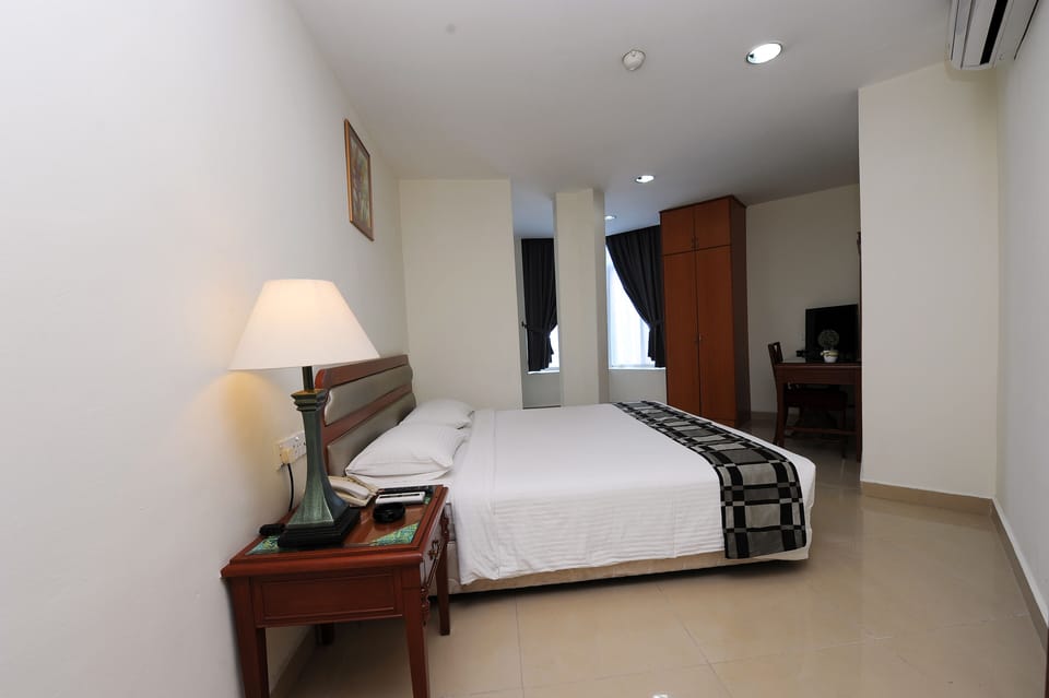 Deluxe Double Room | Desk, free WiFi, bed sheets