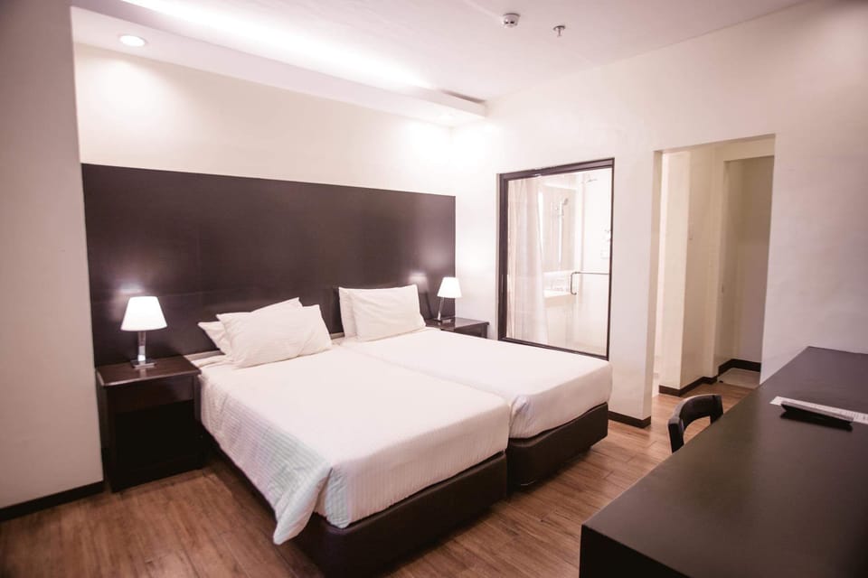 Pina Suite | In-room safe, desk, blackout drapes, soundproofing
