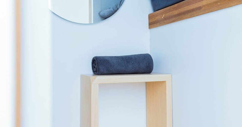 Sky Single | Desk, soundproofing, free WiFi, bed sheets