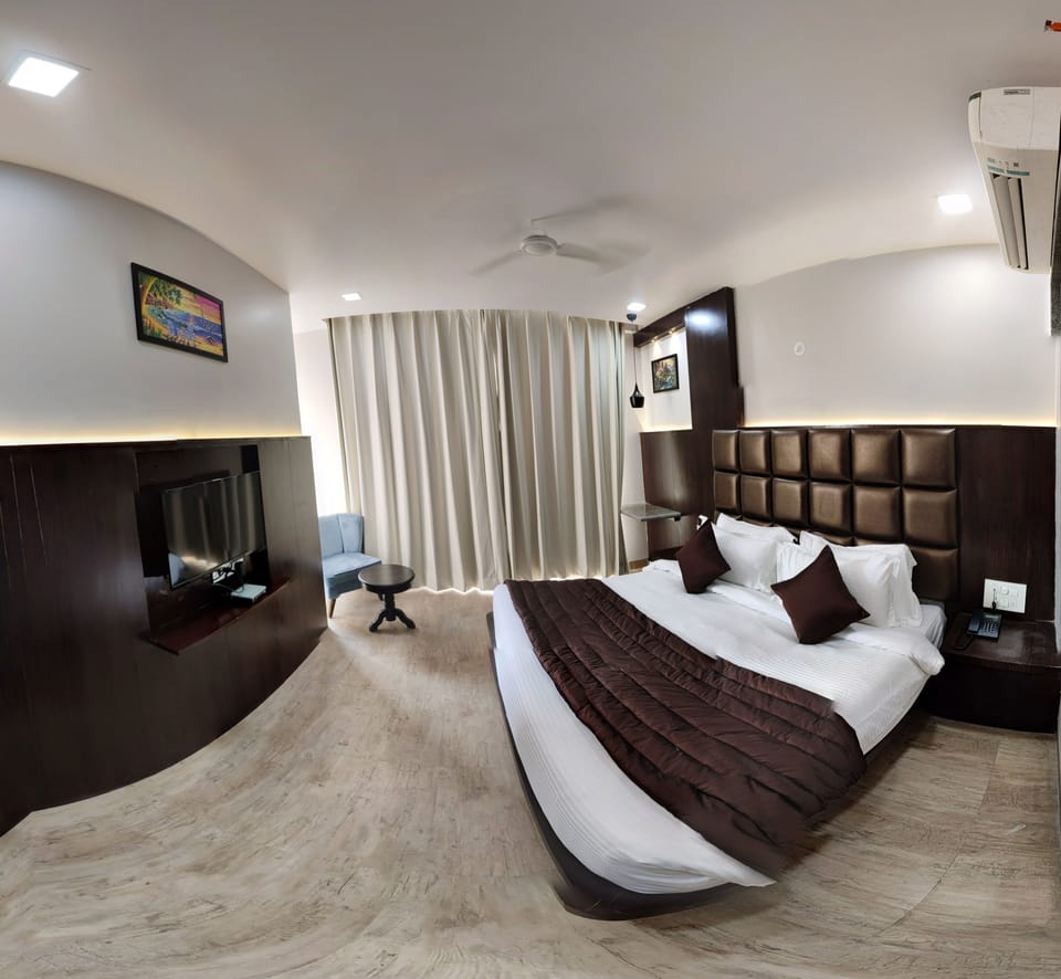 Premium bedding, individually furnished, laptop workspace, soundproofing