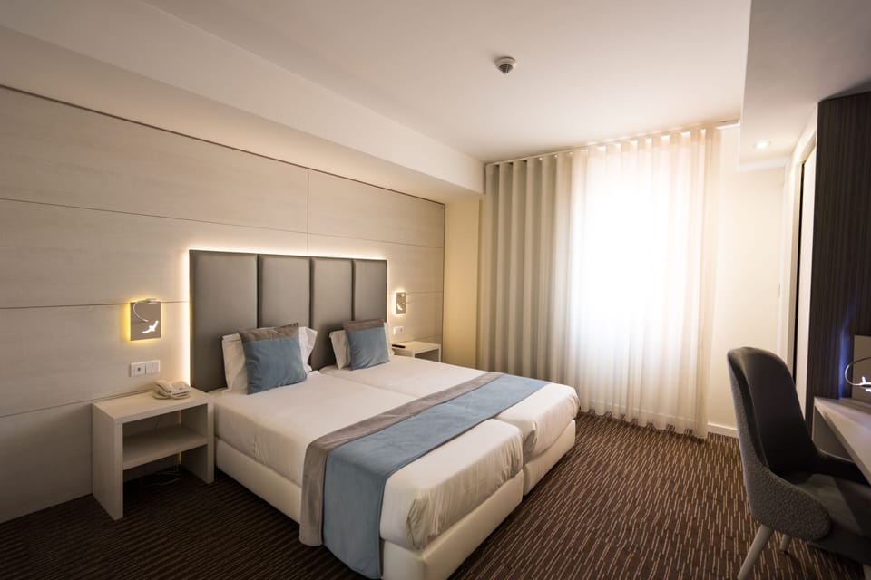 Prestige Club - Twin/Double City View | Free minibar items, in-room safe, individually decorated, desk