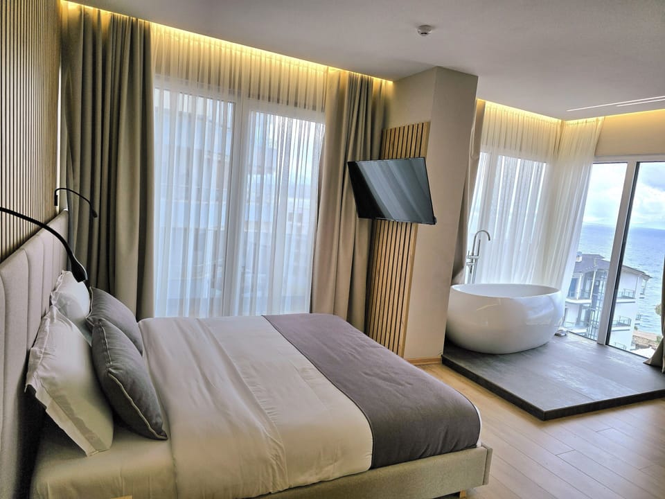 Deluxe Double Room, Bathtub, Sea View | Minibar, in-room safe, desk, blackout drapes