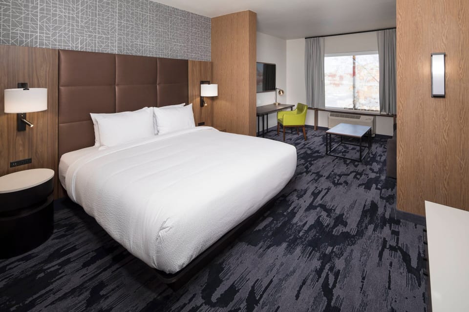 Pillowtop beds, desk, laptop workspace, blackout drapes