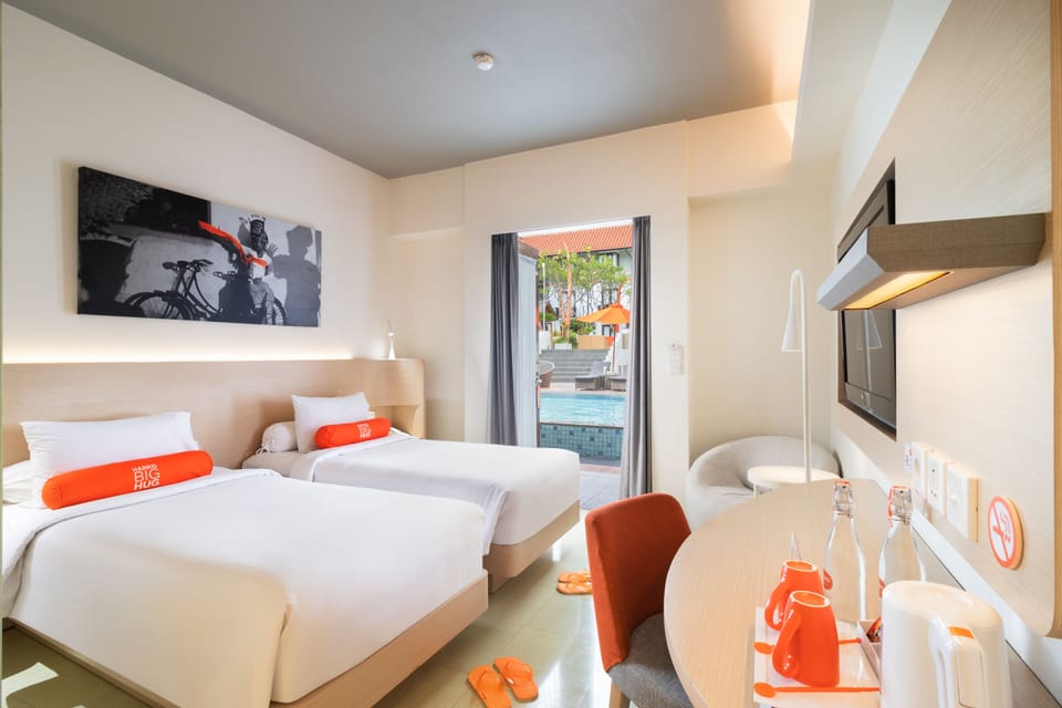 HARRIS Unique Pool Access | Minibar, in-room safe, desk, free WiFi