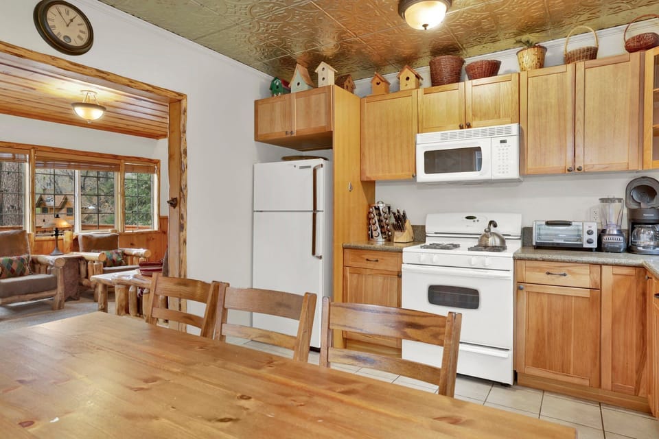 House, Multiple Beds, Balcony, Mountain View (537) | Private kitchen | Coffee/tea maker, dining table