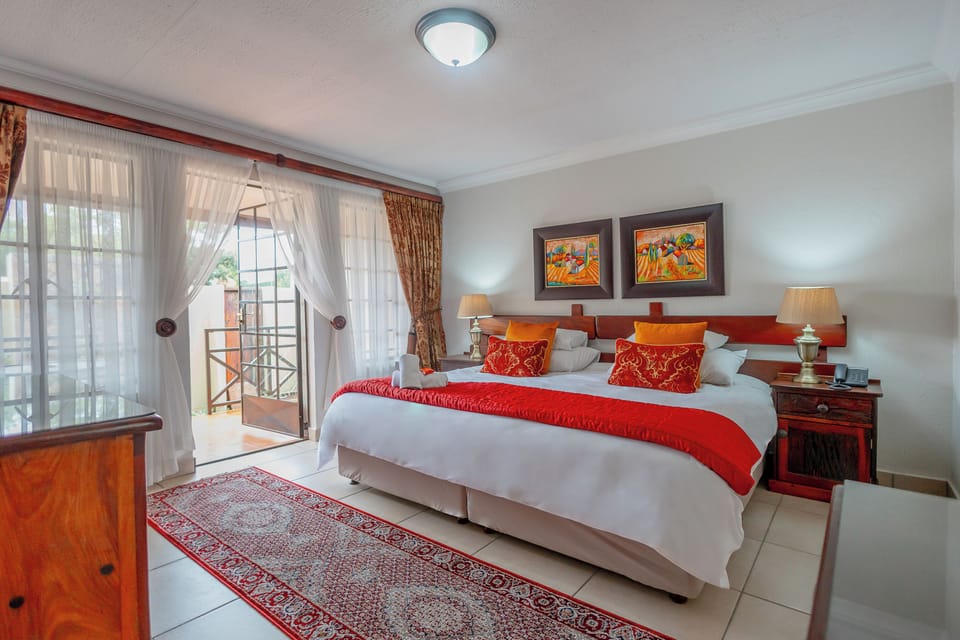 Premium bedding, down comforters, in-room safe, individually decorated