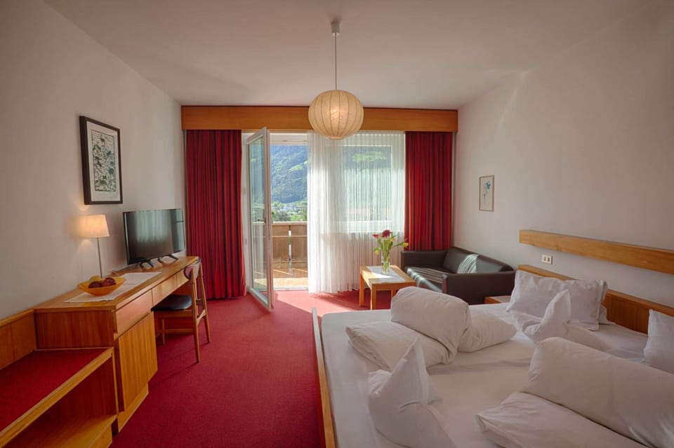 Premium bedding, pillowtop beds, desk, soundproofing