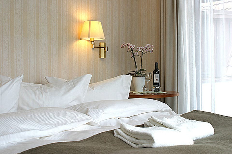 Family Room | Premium bedding, pillowtop beds, minibar, in-room safe