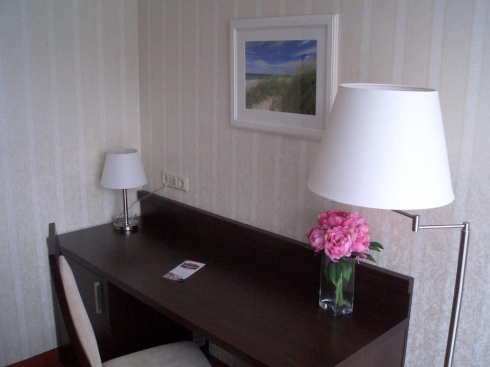 Premium bedding, pillowtop beds, minibar, in-room safe