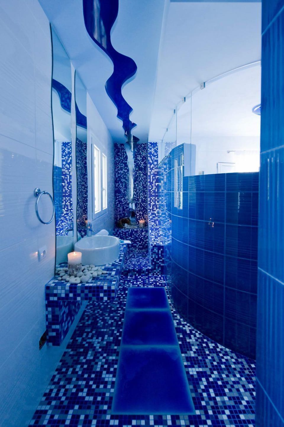 Senior Suite, Sea View | Bathroom | Shower, hair dryer, slippers, towels