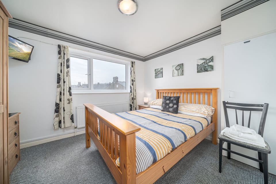 Comfort Double Room | Individually furnished, iron/ironing board, free WiFi, bed sheets