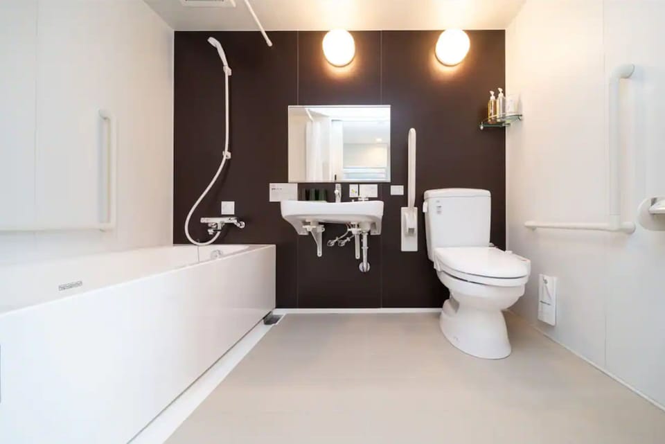 Superior Room, Non Smoking | Bathroom | Combined shower/tub, free toiletries, hair dryer, slippers