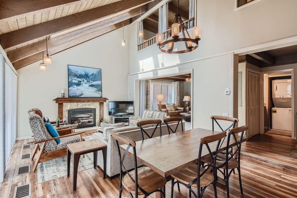 Townhome, 4 Bedrooms | Dining
