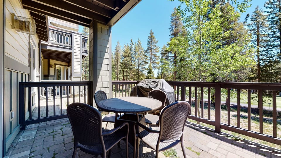 Condo, 2 Bedrooms | Property grounds