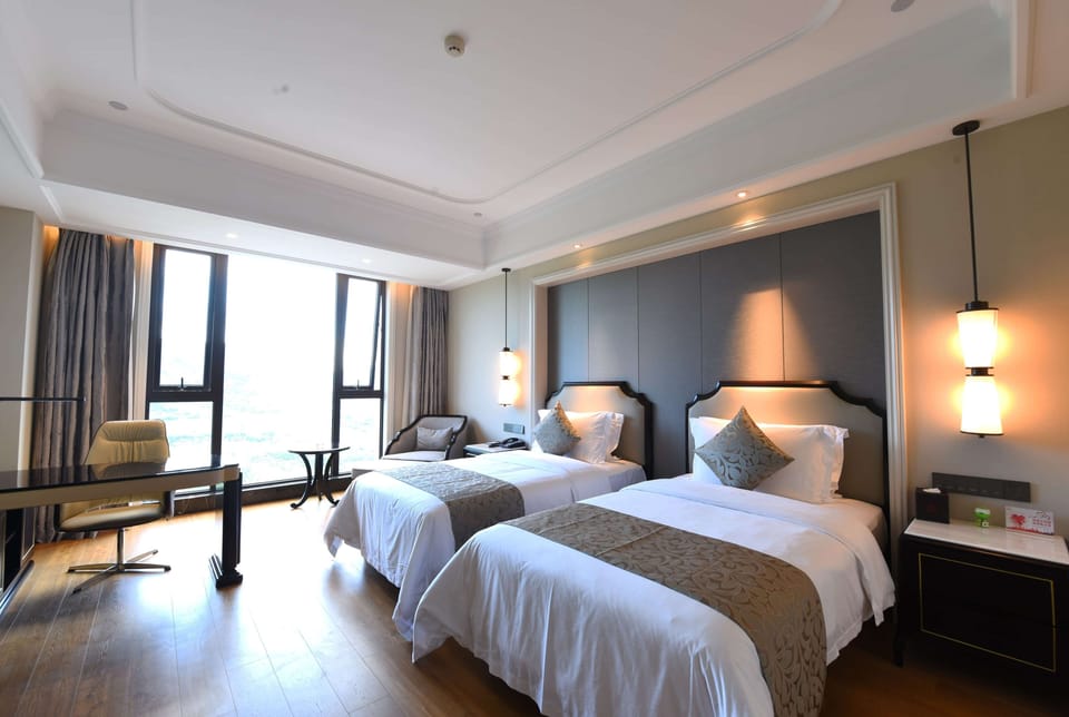 Deluxe Room, 2 Twin Beds, Smoking | Soundproofing, bed sheets