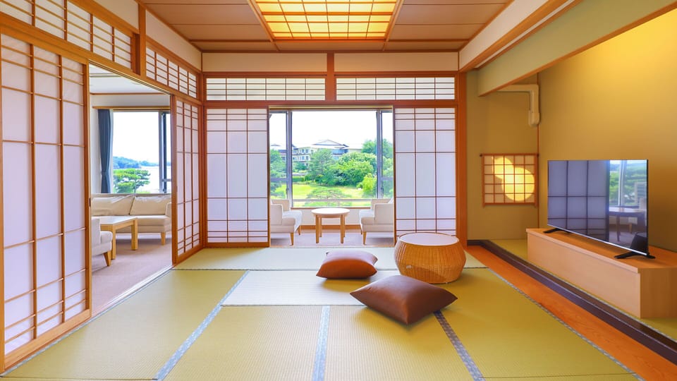 Junior Suite Japanese-Western Style Room,12+8 Tatami-mats + Twin, Non Smoking | In-room safe