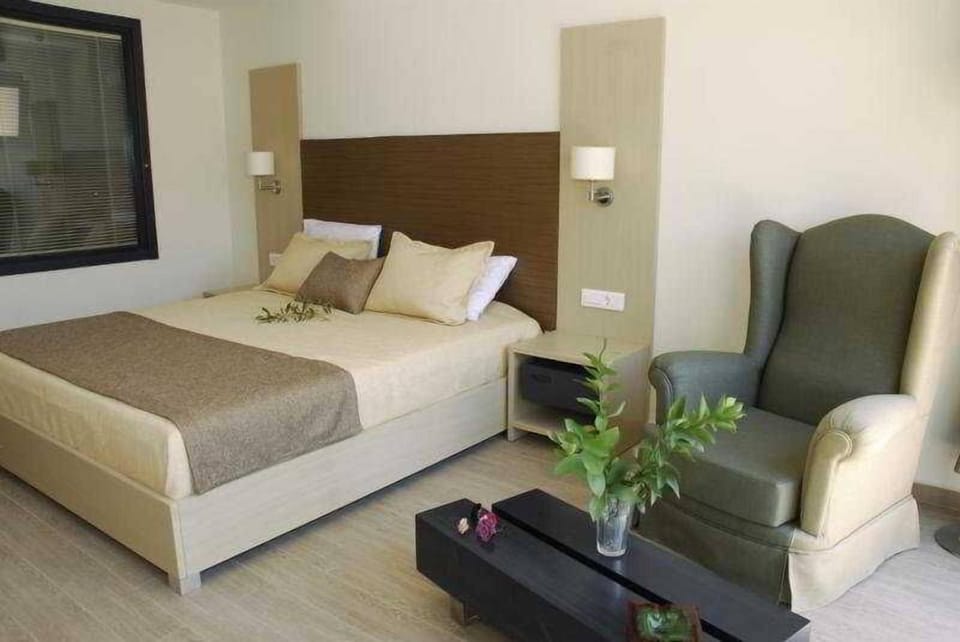 In-room safe, free cribs/infant beds, free rollaway beds, WiFi