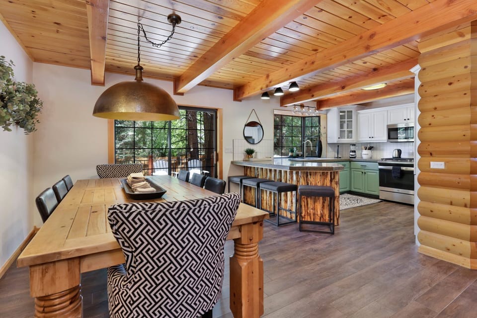 House, Multiple Beds, Hot Tub, Mountain View (1120) | Private kitchen