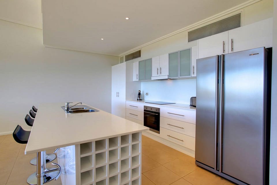 Family Apartment, 4 Bedrooms | Private kitchen | Fridge
