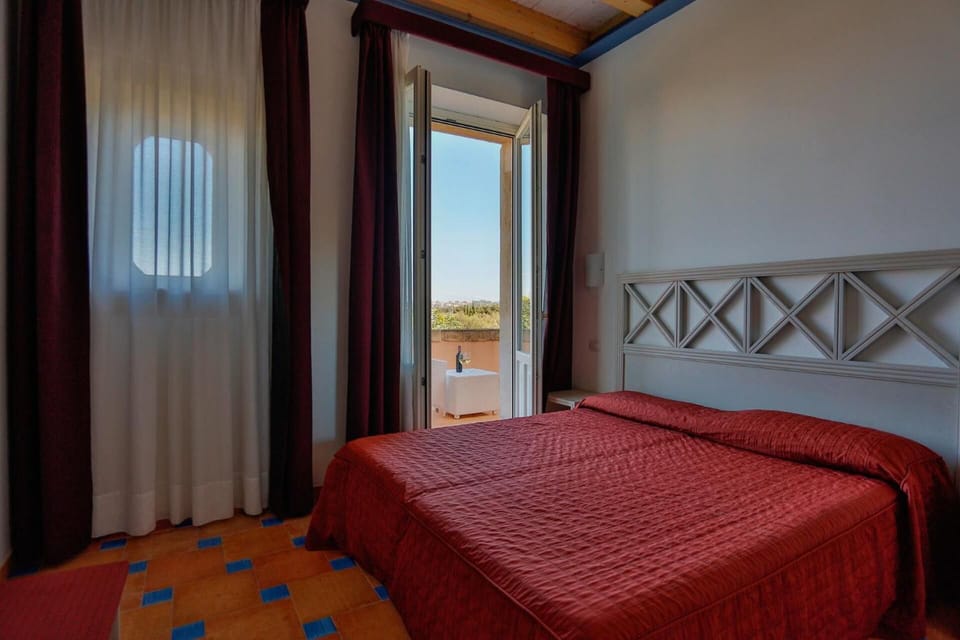 Premium bedding, minibar, in-room safe, soundproofing