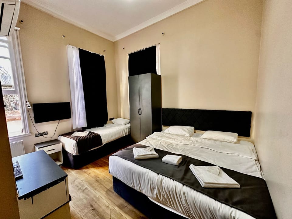 Deluxe Triple Room | Premium bedding, minibar, desk, laptop workspace