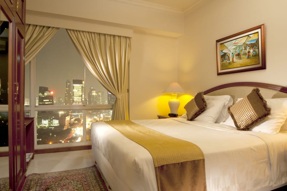 Suite, 1 Bedroom | In-room safe, desk, bed sheets