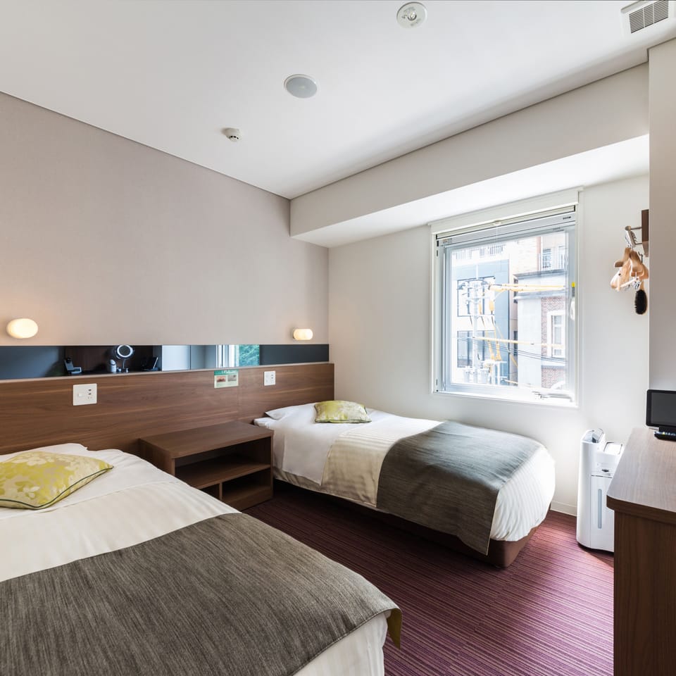 Economy Twin Room | Desk, blackout drapes, soundproofing, iron/ironing board
