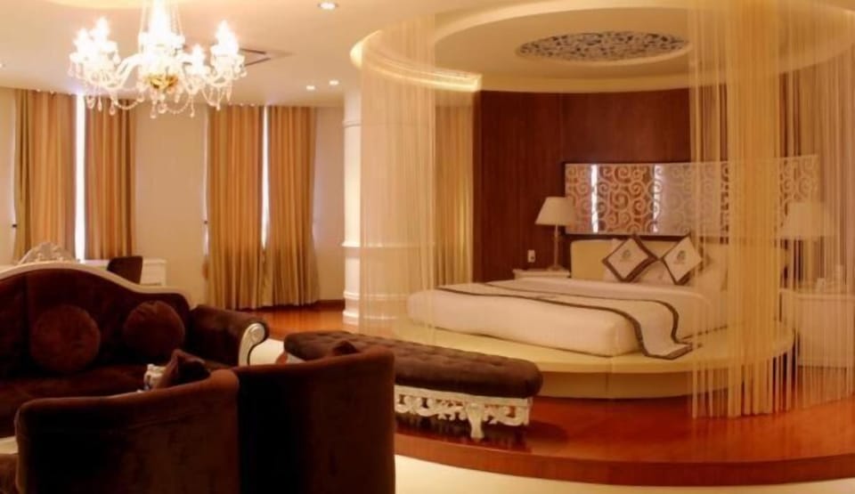 Minibar, desk, blackout drapes, soundproofing