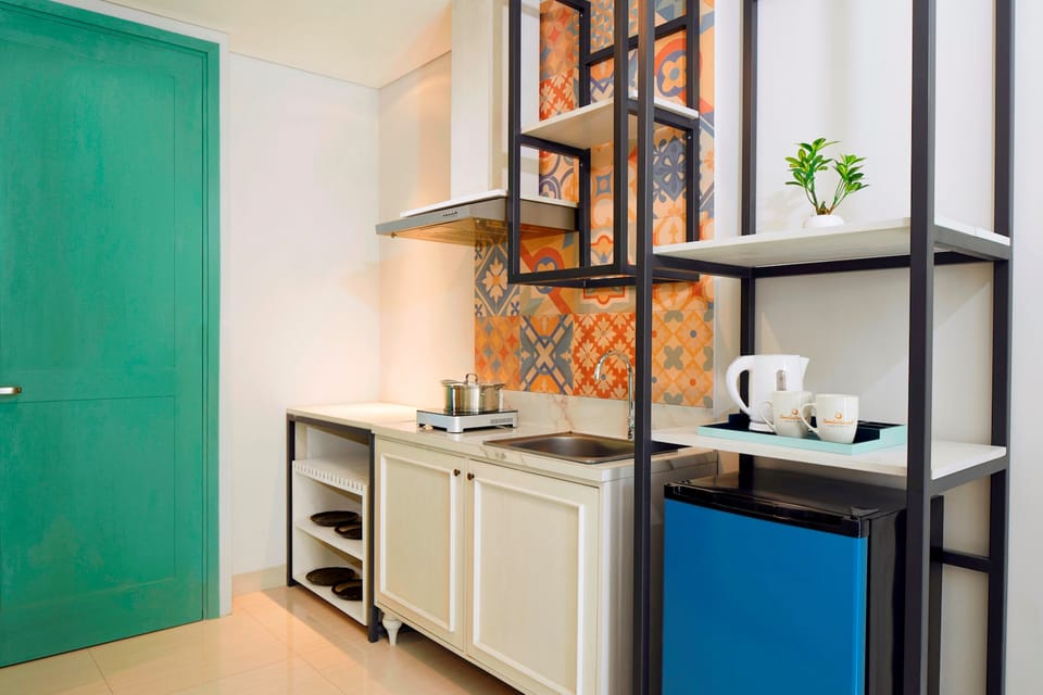 Executive Suite | Shared kitchen | Electric kettle