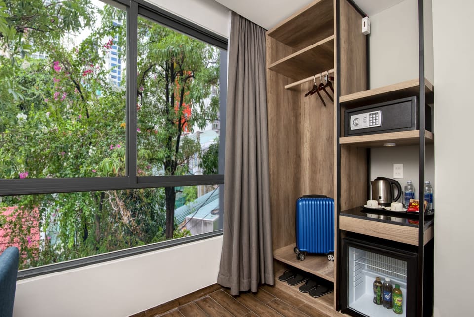 Premium bedding, pillowtop beds, minibar, in-room safe