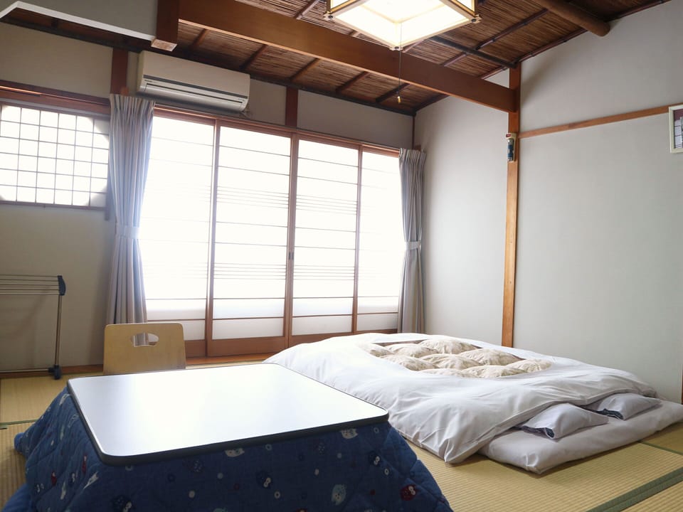 Run of House on 2nd Floor with Toilet | Bed sheets